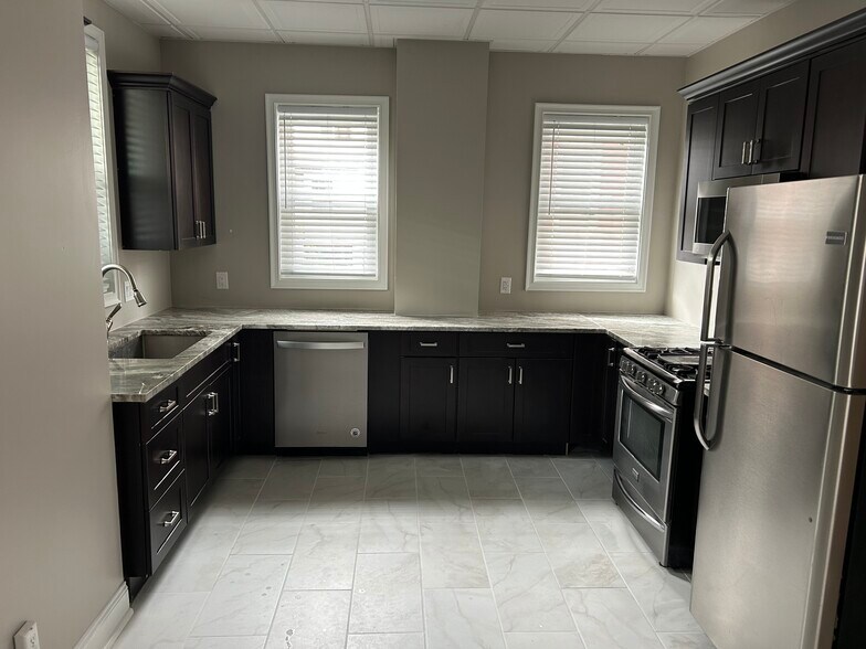 Building Photo - 4054 Howley St
