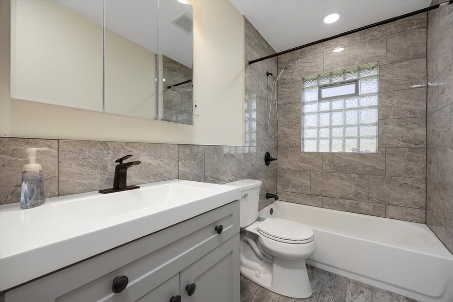 Building Photo - 37880 Wendy Lee St