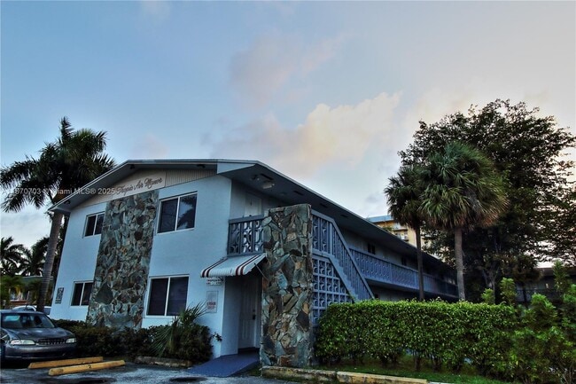 Building Photo - 890 NW 45th Ave