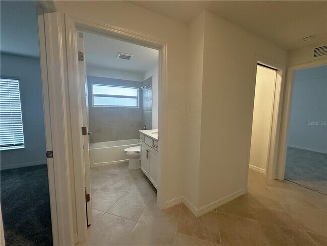 Building Photo - 14271 Heritage Landing Blvd