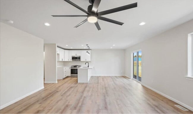 Building Photo - 323 Ashbrook Dr