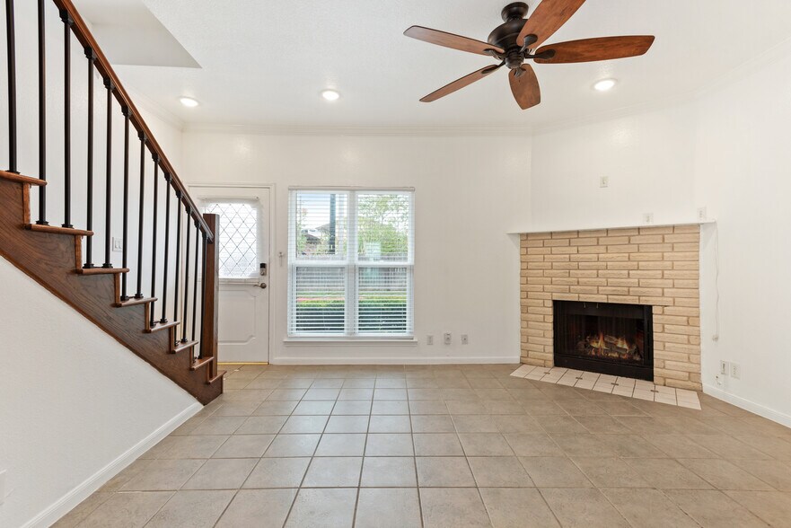 Building Photo - 1307 Kinney Ave