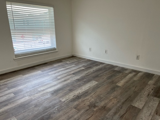 Building Photo - 430 Goodall Ave