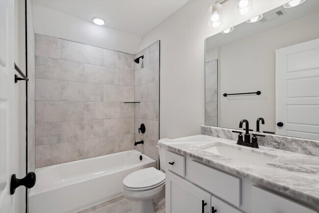 Building Photo - 512 Mount Ivy Dr