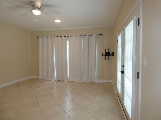 Building Photo - Spacious 4-Bedroom Pool Home