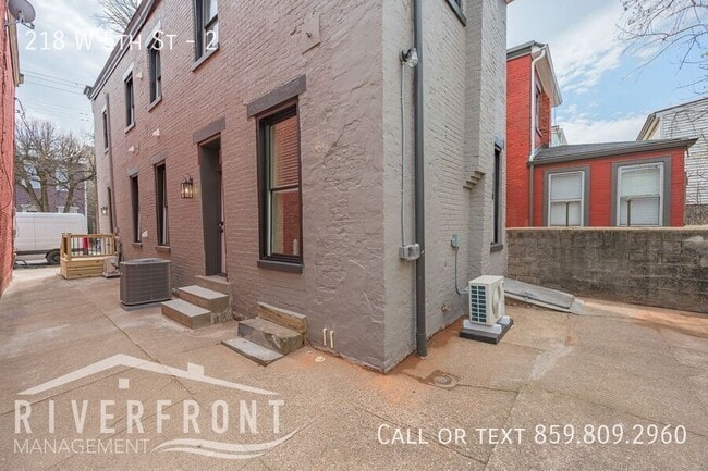 Building Photo - 218 W 5th St