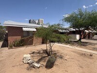 Building Photo - Centrally located Gem for rent