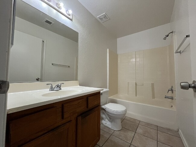 Building Photo - Four Bedroom Duplex; Water Included!