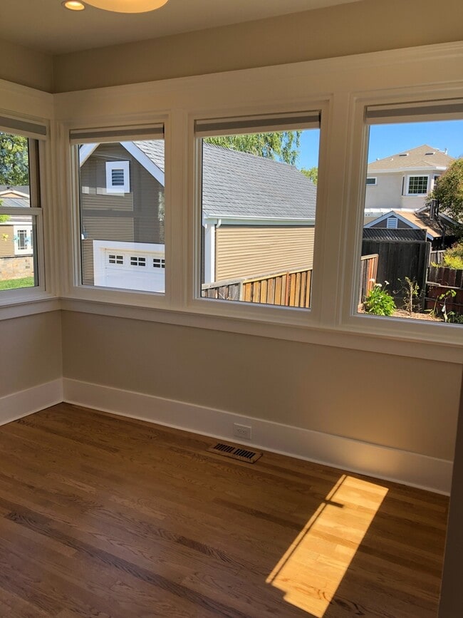 Building Photo - Remodeled House Walking Distance to Burlingame Ave