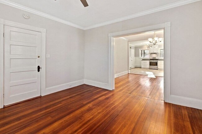 Building Photo - 283 Sutton St