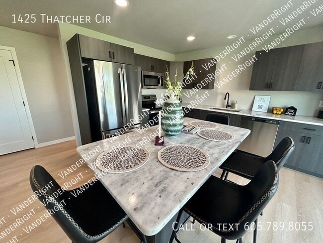 Primary Photo - 1425 Thatcher Cir