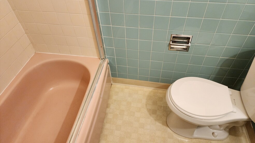 Building Photo - 925 S Washington St