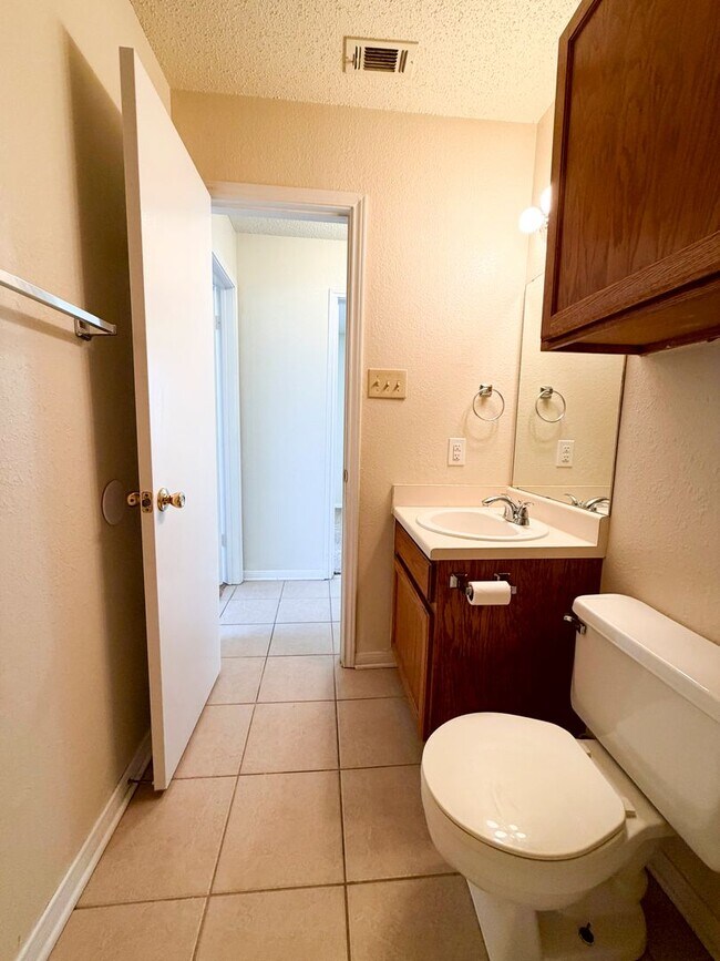 Building Photo - 2607 Bluebonnet Dr