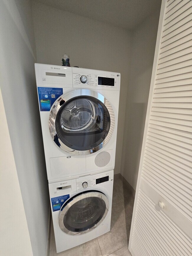 Building Photo - 190 SW 8th St