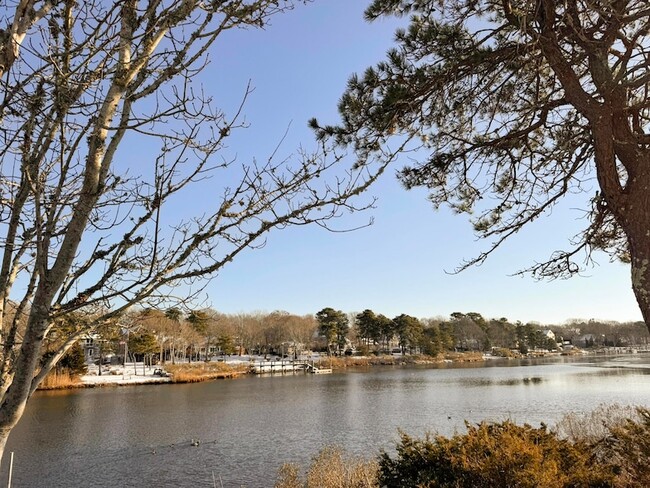 Building Photo - 225 SW Meadows