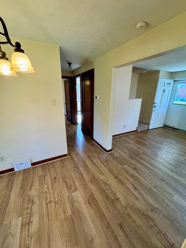 Building Photo - 1076 Thornwood Dr