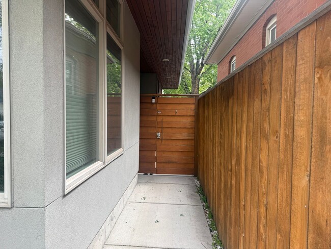 Building Photo - $0 DEPOSIT OPTION! MODERN 3-STORY HOME WITH ROOFTOP DECK NEAR BERKELY LAKE & 38TH AVE