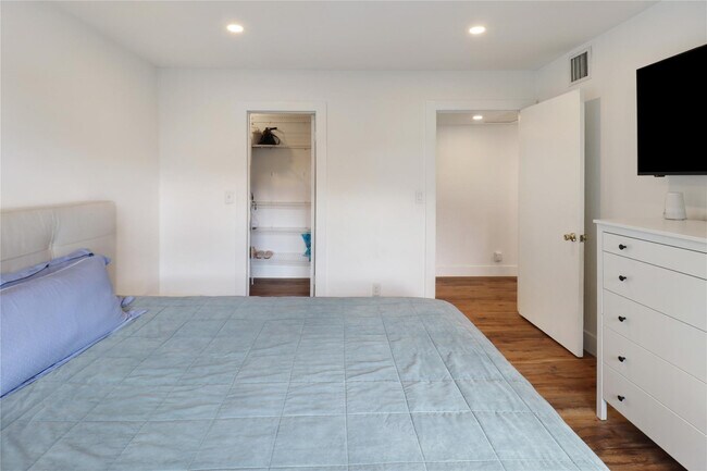 Building Photo - 9390 SW 61st Way