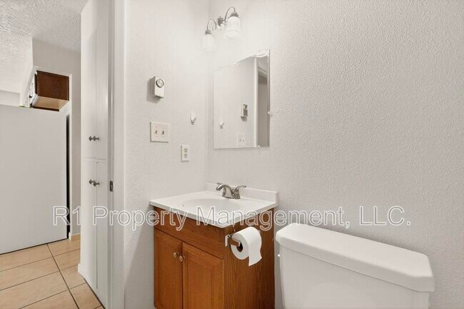 Building Photo - 222 Shannon Pl NW