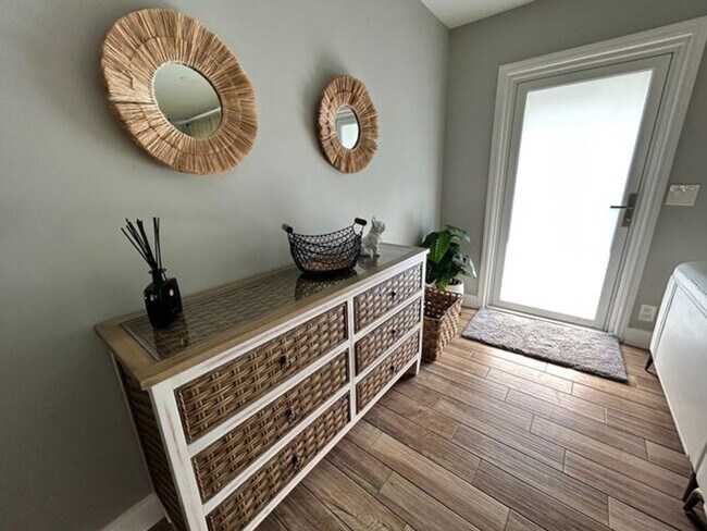 Building Photo - 1182 SE 2nd Ave