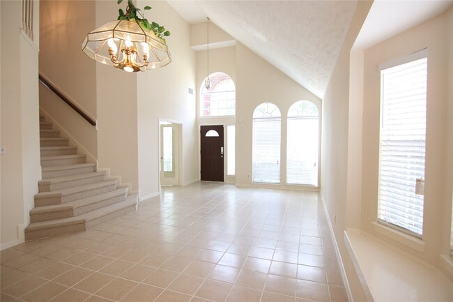 Building Photo - 3123 W Hampton Dr