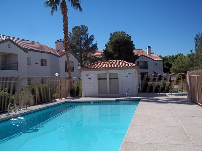 Building Photo - *NEW APPLIANCES*NEW FLOORING*LAKEVIEW CONDOS