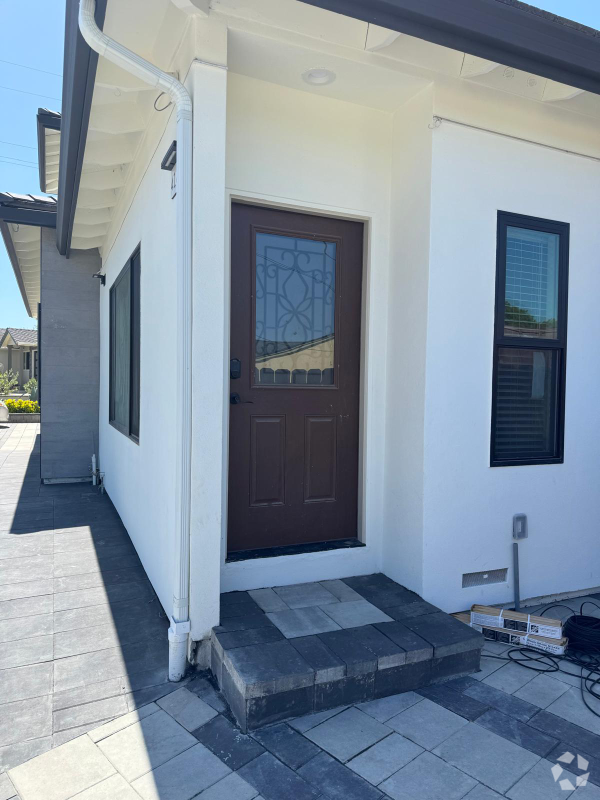Building Photo - 41809 Chadbourne Dr