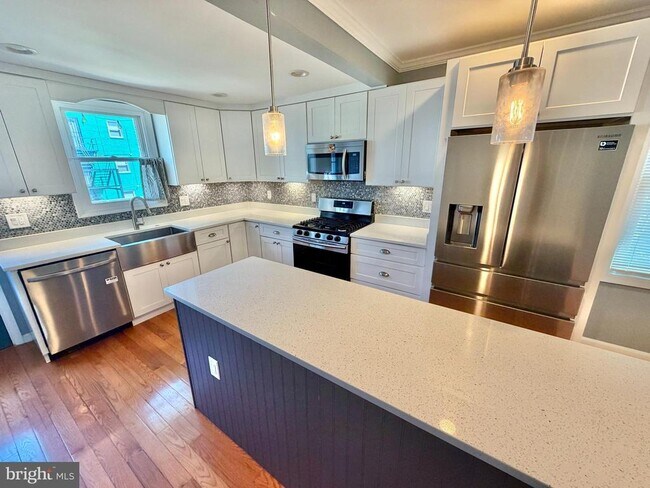 Building Photo - 4020 Grant St NE