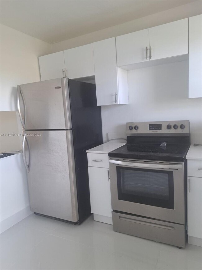 Building Photo - 8225 Sunrise Lakes Blvd