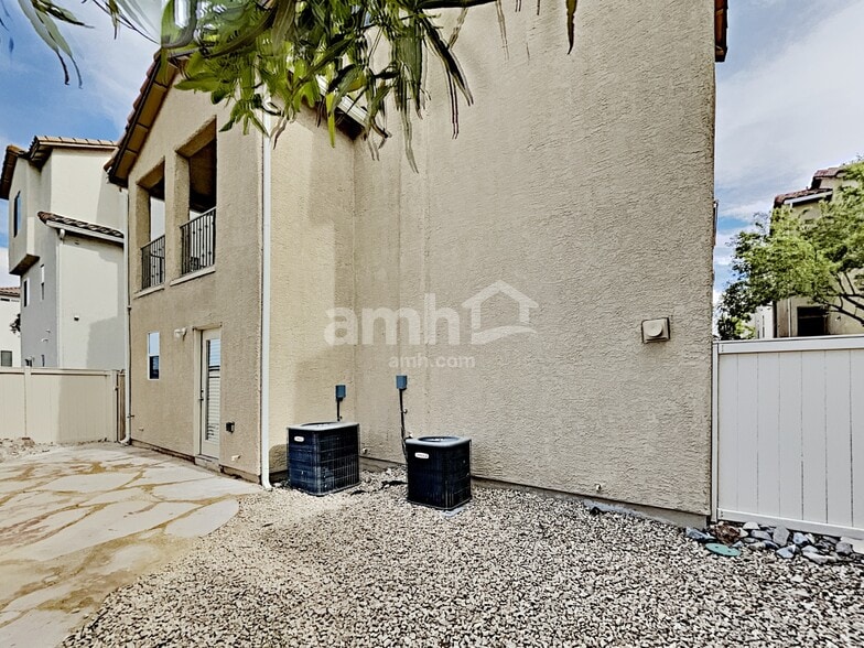 Building Photo - 8936 Sally Rose Ave