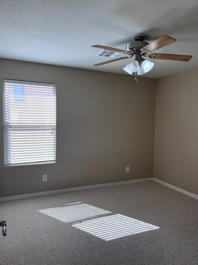 Building Photo - Wonderful 4-Bedroom Home with Loft & Den i...