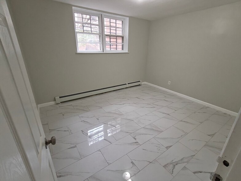 Building Photo - 48 Carteret St