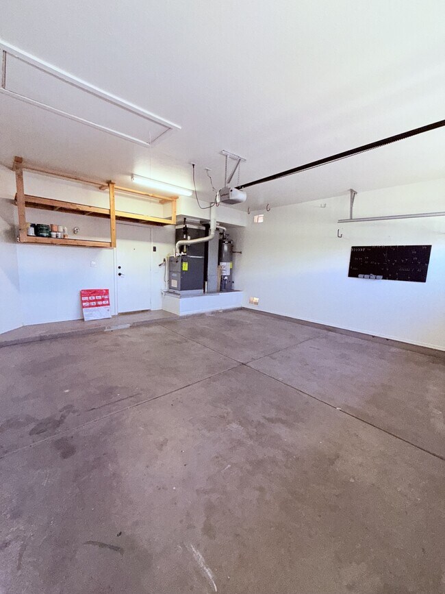Building Photo - 9102 N Safflower Ln