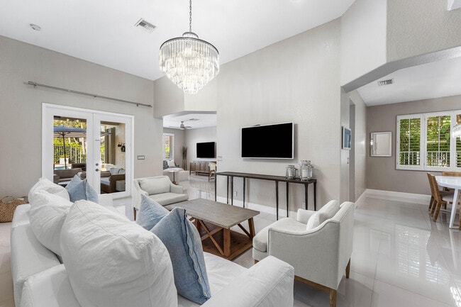 Building Photo - 121 Palm Cir