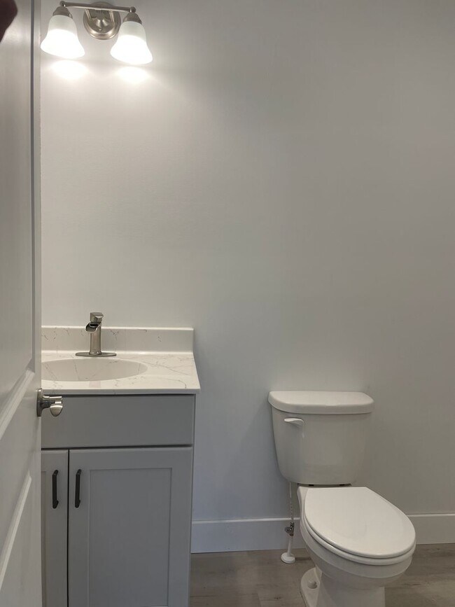 Building Photo - 40 Longfellow Dr