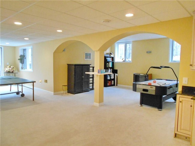 Building Photo - 1530 Scenic Hollow Dr