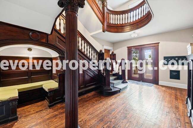 Building Photo - Charming 2 bedroom midtown unit.