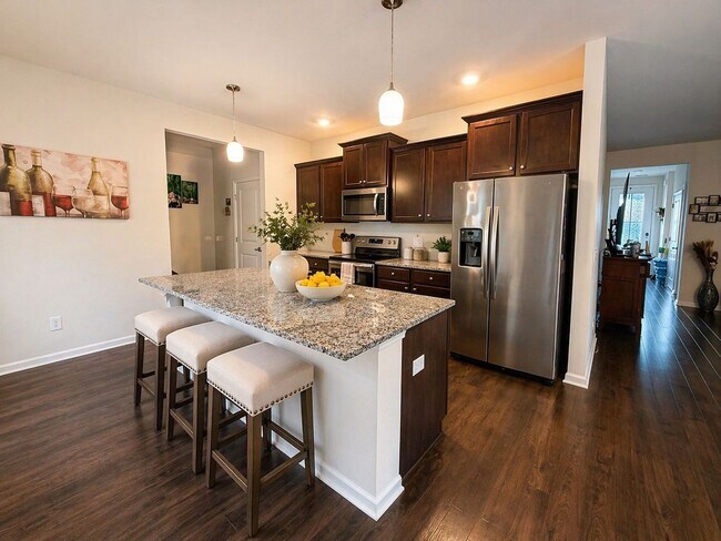 Building Photo - Highly Desirable 4 Bedroom Home with Serene Cul-de-Sac Living in Watergrass Community