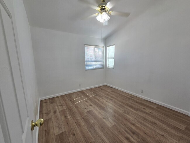 Building Photo - 2602 Overland Ave