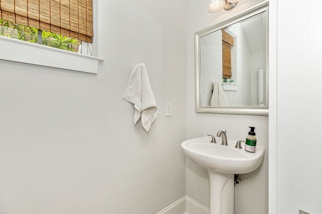 Building Photo - Sweetgrass Square in Market Common