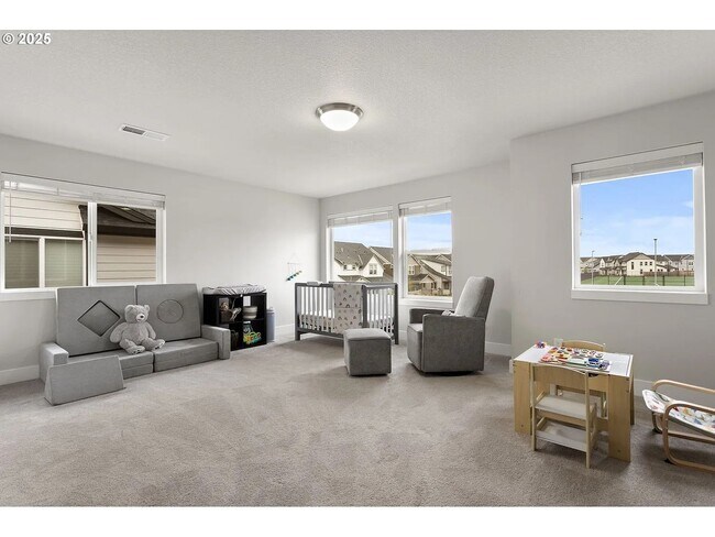 Building Photo - 4093 SE Reed Dr