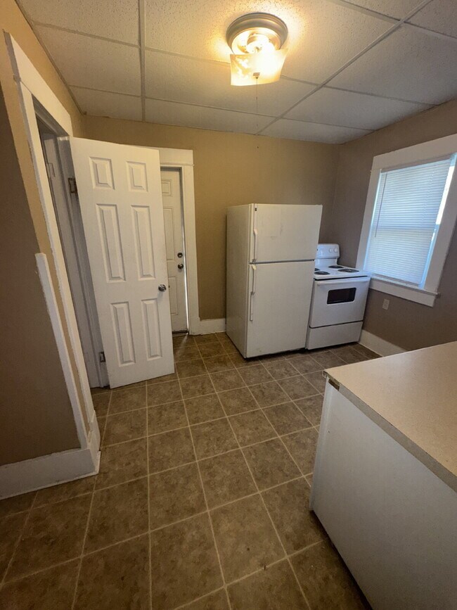 Building Photo - 207 S Clarence St