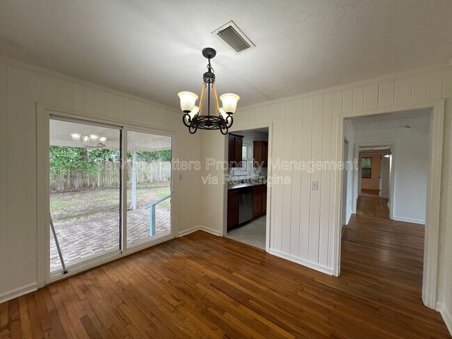Building Photo - 3543 Bayou Blvd