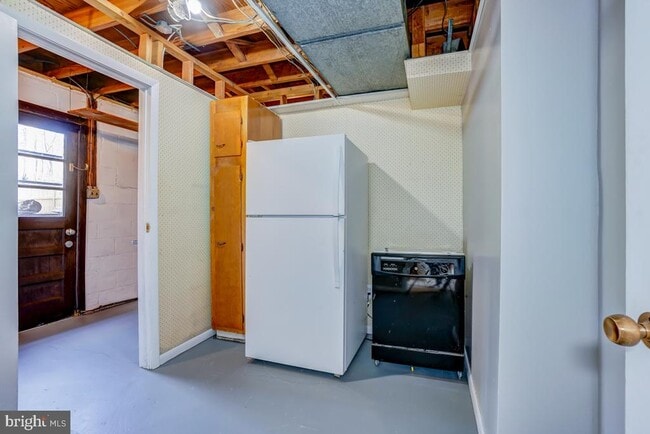 Building Photo - 6417 Earlham Dr