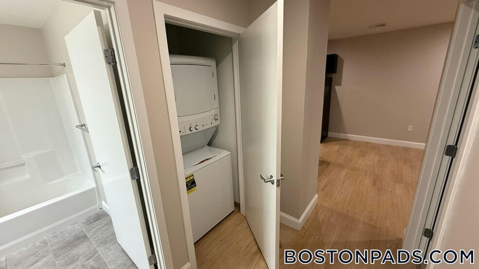 Building Photo - 75 S Main St