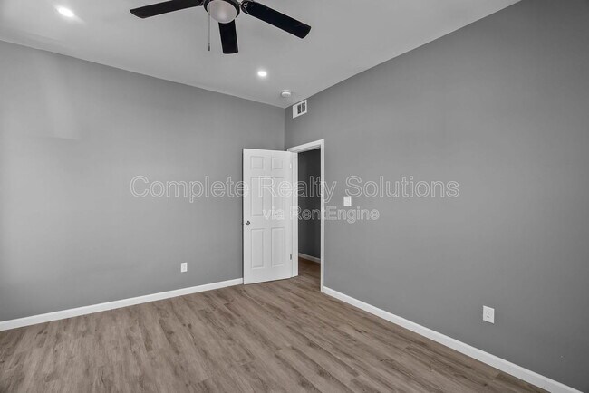 Building Photo - 3456 Chippewa St