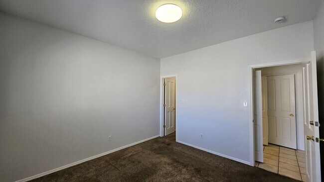 Building Photo - 5401 Alice Ave NE