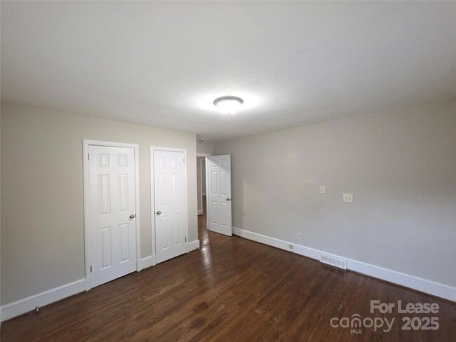 Building Photo - 4134 Sheridan Dr