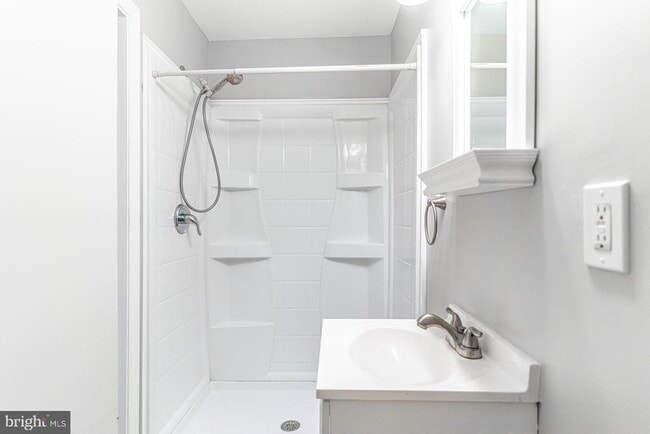 Building Photo - 2759 W George Mason Rd