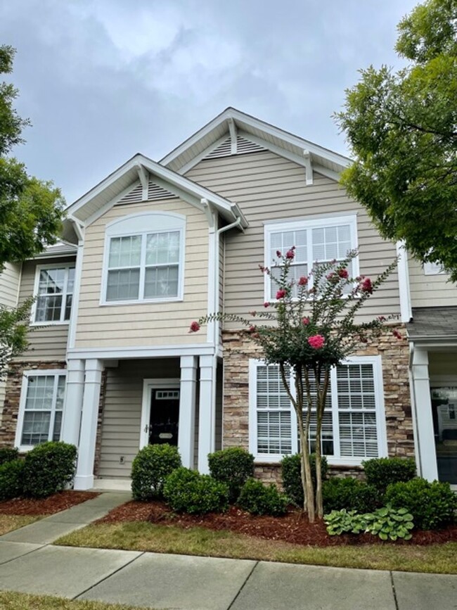 Primary Photo - Incredible Matthews Townhome in Callonwood!